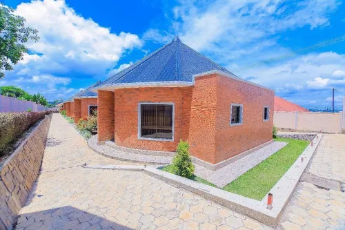 Palast Rock Hotel فنادق في Bugesera