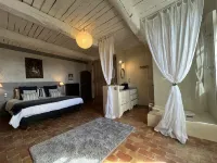 Elégante Bastide du XVIIIe siècle en Provence avec vue et piscine privée Hôtels à proximité de : Lavender field