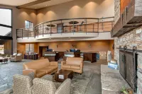 Modern Kitchen and Community Pool Access - Delightful Oasis