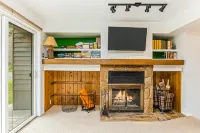 Lovely dog-friendly home with fireplace & full kitchen - steps from the slopes Hôtels à : Girdwood