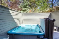 Private Hot Tub and Cozy Gas Fireplace - Stunning Sunriver Haven