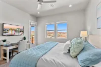 Private Hot Tub, Fire Pit, and Tropical Pool Access - Elegant Oasis