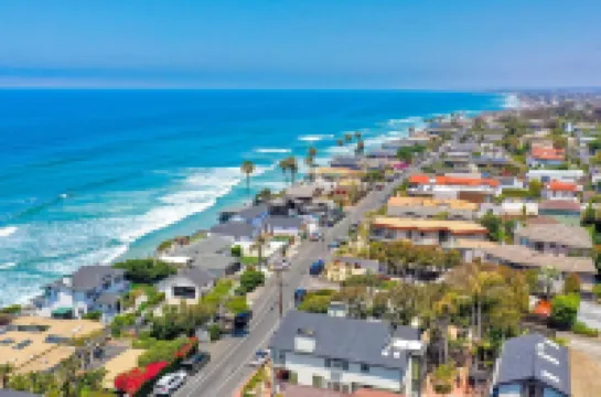 Stunning Ocean View Retreat - Hot tub, Patio, Wifi