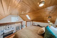 Charming Mountain Cabin with Treetop Views - Cozy Getaway