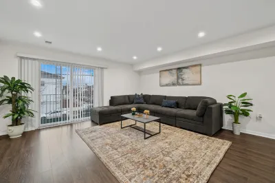 Unforgettable Urban Retreat with Top Amenities - Spacious Modern Haven