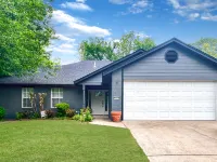 Spacious Patio and Nature-Backed Serenity - Charming Retreat Hotels in Fayetteville