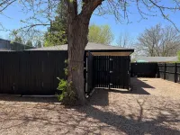 Chic Studio B w/private yard
