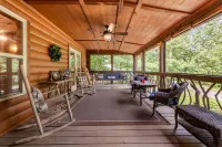 Charming Lake Cabin with Firepit and Screened Porch - Cozy Retreat