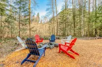 Fantastic river cabin near Mount Hood with private hot tub, firepit, & gas grill