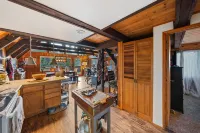 Luxury Mountain Retreat with Hot Tub and Forest Views - Stunning Sanctuary