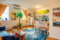 Downtown Lake Geneva-Coast to Coast |NYC and LA Themed Apartments |Onsite Parking |Heart of Main St Hotel di Lake Geneva