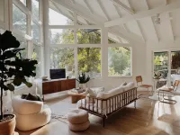 Charming A-Frame Retreat with Expansive Yard - Cozy and Modern Escape Snohomish County 호텔