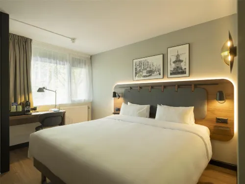 Campanile Amsterdam Zuidoost - С баром