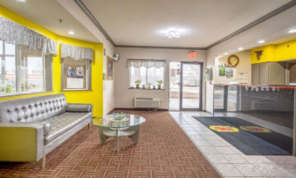Super 8 by Wyndham Big Rapids
