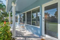 Pool*grill*fenced yard*pets ok*3 bedroom*2 bath*6 minutes to beach*private home