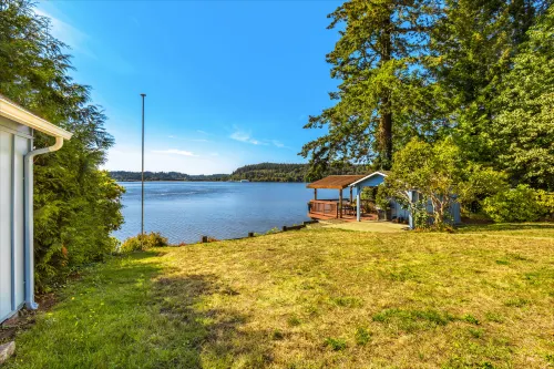 Captivating Water Views and Cozy Cabana - Charming Coastal Retreat Hotels in Mason County