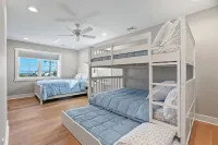 NEW 5-bedroom house 7 Houses to beach w/Elevator, Pool, Outdoor Kitchen&Fire Pit Hotels in Surf City