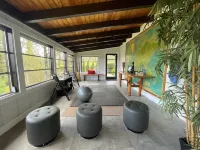 5 STAR, newly renovated, long range mountain view, central to Highlands/Cashiers