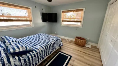 Spacious Kitchen, Tiki Hut and Relaxing Pool Area - Stylish Oasis Cycle Co Cape Coral 주변 호텔