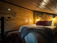 Squirrel Kit-Hillside Cottage Hotels in Campton