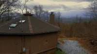 Hot Tub, Gas Grill and Scenic Mountain Views - Idyllic Retreat