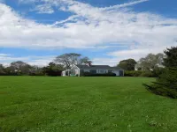 Ocean view House w 2 Bedrooms, 2 Bathrooms, living room,fireplace, kitchen,patio Hotels in Little Compton