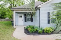 3 Bed. Downtown Designer Den w/ WiFi & AC in Amazing Greer NEAR AIRPORT