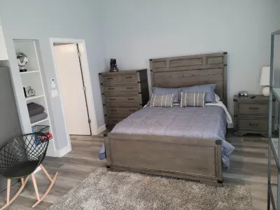 Charming Guest House: Perfect Home Away from Home Iglesia de Adoracion Cristo Reina 주변 호텔