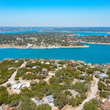 HOA POOL: 4/2, PANO lake views, private hot tub