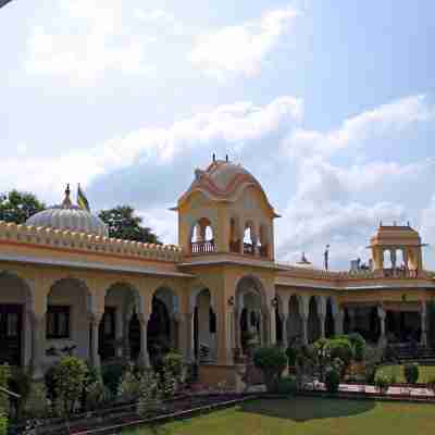 Amar Mahal Hotel Exterior