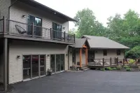 Evergreen Lodge Hotels in Montour County