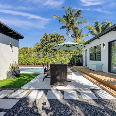 Costal Bungalow & guest house - by the beach!