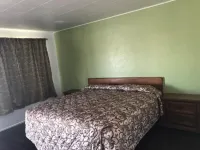 Oak motel Hotels near Patterson Farmers Markert