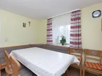 Ferienhaus mit Garten in Waldnähe Hotels in Arnschwang