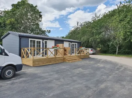 Rasta Götene Отели рядом с достопримечательностью «Snake»