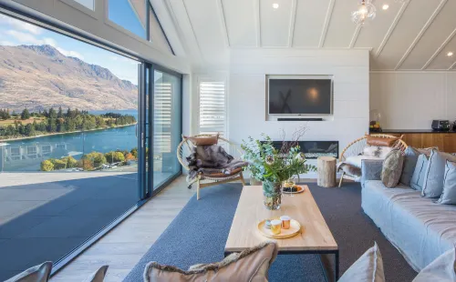 Kahurangi Luxury Holiday Home by MajorDomo - Airport Shuttle