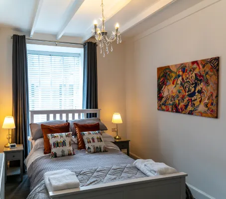 The Old Paint Shop Apartment - Centrally Situated - parking