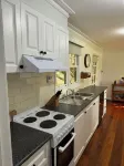 Sails - Elegant, Spacious Beach Villa فنادق في بورت فيري