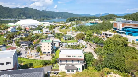 Chuncheon Lio Pension Отели рядом с достопримечательностью «Chuncheon Myeongdong Street»