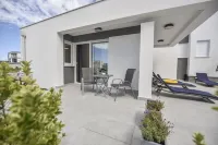 Pool Apartments & Rooms Mare