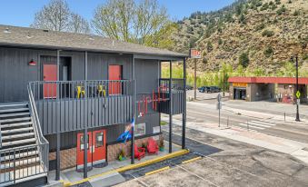 Uplift Inn