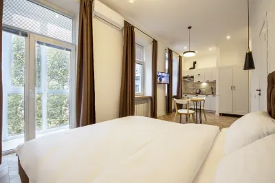 Central Dayflat Apartments Hotel dekat Bravo Kyiv Drama Theatre