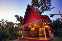 Old Tree's House Hotels in Mae Ai District