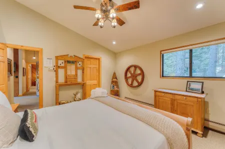 Paige Meadow by Avantstay Near Lake & Tahoe City