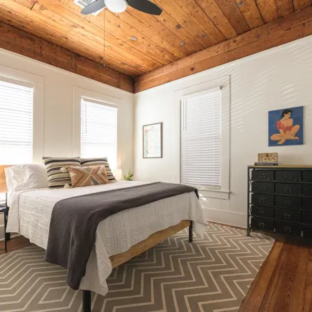 Restored 1930s Uptown Bungalow 2 Min. to Magnolia