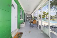 171 Washington ~ Dune Our Thing ~ Unit A ~ Fabulous Pool Home! 2 Bedroom Home by RedAwning Hotels near The Islander, Gift Gallery & Boutique