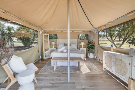 Reflections Lake Keepit - Holiday Park Отели рядом с достопримечательностью «Парк Ледженд»