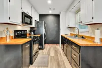 New Cozy Retreat Located 15 Minutes to Waco Hotels in Hewitt