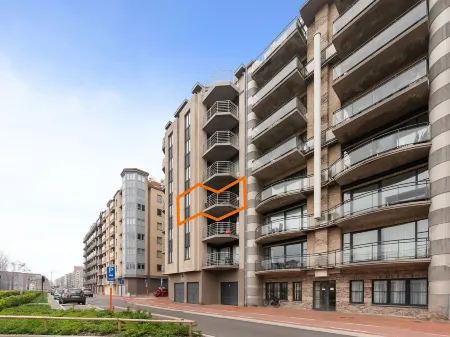 Flat with Terrace & Play Area