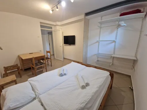 Čebelja Zibka Hotels in Brezovica